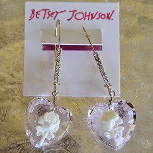 🌹🩷 Betsey Johnson Glass Heart with Rose Earrings - NWT 🩷🌹